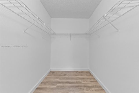Condo in Coral Springs, Florida, 2 bedrooms  № 1949826 - photo 17