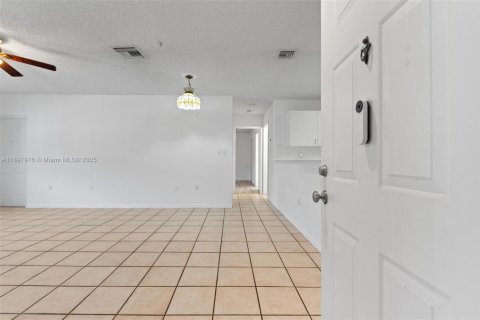 Condo in Coral Springs, Florida, 2 bedrooms  № 1949826 - photo 4