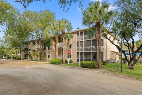 Condo in Coral Springs, Florida, 2 bedrooms  № 1949826 - photo 1