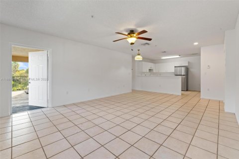Condo in Coral Springs, Florida, 2 bedrooms  № 1949826 - photo 7