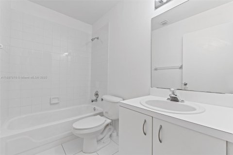 Condo in Coral Springs, Florida, 2 bedrooms  № 1949826 - photo 21