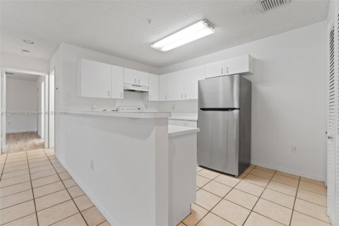 Condo in Coral Springs, Florida, 2 bedrooms  № 1949826 - photo 11