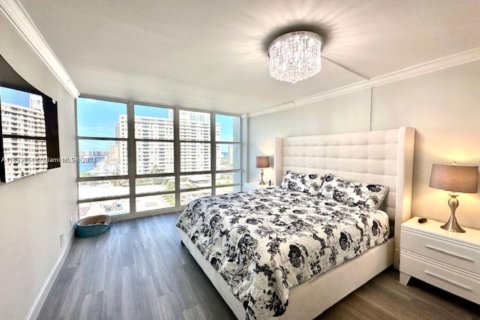 Купить кондоминиум в Халландейл-Бич, Флорида 2 спальни, 117.99м2, № 2013396 - фото 9