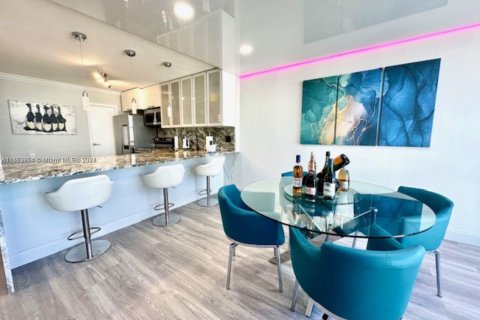 Купить кондоминиум в Халландейл-Бич, Флорида 2 спальни, 117.99м2, № 2013396 - фото 5