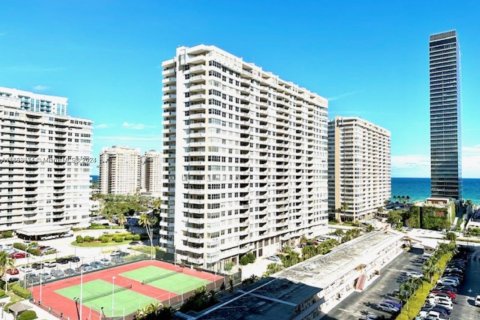 Купить кондоминиум в Халландейл-Бич, Флорида 2 спальни, 117.99м2, № 2013396 - фото 8