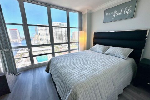 Купить кондоминиум в Халландейл-Бич, Флорида 2 спальни, 117.99м2, № 2013396 - фото 14