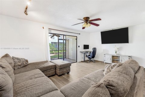 Townhouse in Sunrise, Florida 3 bedrooms, 146.79 sq.m. № 1947756 - photo 6