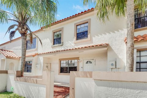 Townhouse in Sunrise, Florida 3 bedrooms, 146.79 sq.m. № 1947756 - photo 1