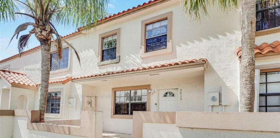 Townhouse in Sunrise, Florida 3 bedrooms, 146.79 sq.m. № 1947756