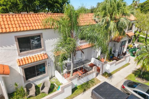 Townhouse in Sunrise, Florida 3 bedrooms, 146.79 sq.m. № 1947756 - photo 21