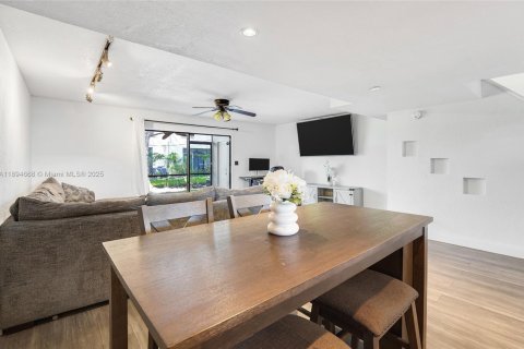 Townhouse in Sunrise, Florida 3 bedrooms, 146.79 sq.m. № 1947756 - photo 7