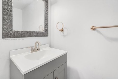 Townhouse in Sunrise, Florida 3 bedrooms, 146.79 sq.m. № 1947756 - photo 15