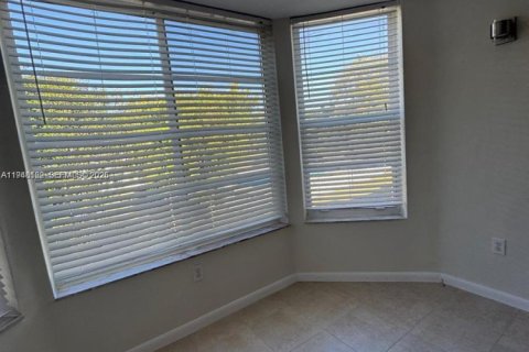 Купить кондоминиум в Майами, Флорида 1 спальня, 83.43м2, № 2153899 - фото 11