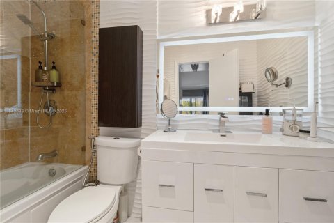 Condominio en venta en Miami, Florida, 2 dormitorios, 134.71 m2 № 1838698 - foto 12