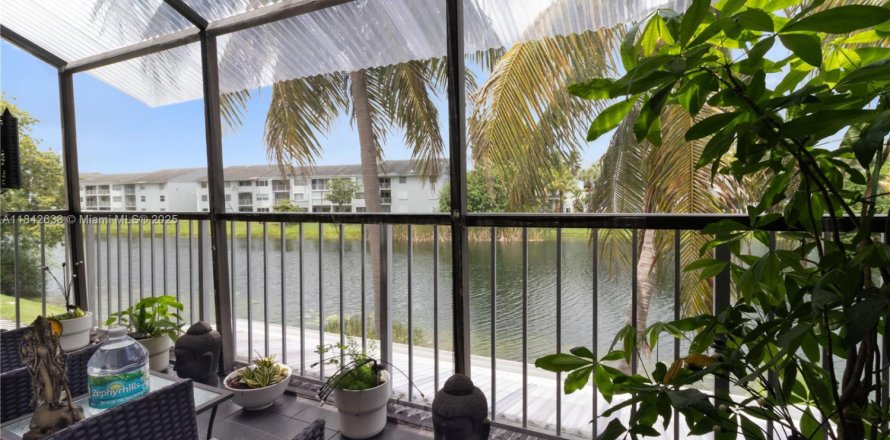 Condominio en Miami, Florida, 2 dormitorios  № 1838698