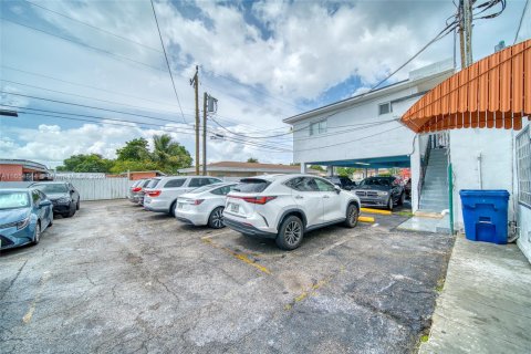 Commercial property in Miami, Florida № 1709860 - photo 16