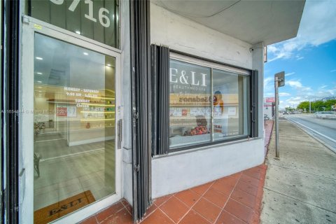 Commercial property in Miami, Florida № 1709860 - photo 12