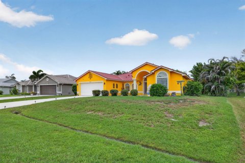 House in Port St. Lucie, Florida 3 bedrooms, 176.33 sq.m. № 2275303