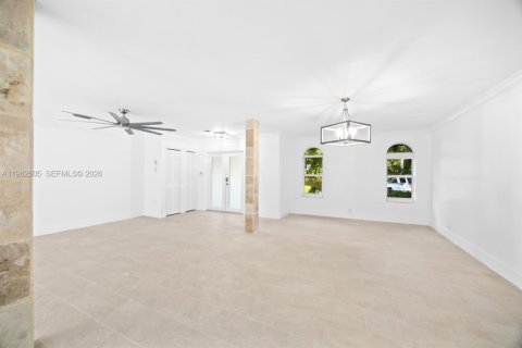 Villa ou maison à louer à Miami, Floride: 4 chambres, 164.34 m2 № 2025835 - photo 5