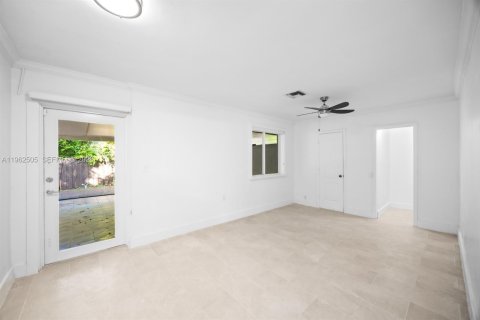 Villa ou maison à louer à Miami, Floride: 4 chambres, 164.34 m2 № 2025835 - photo 7