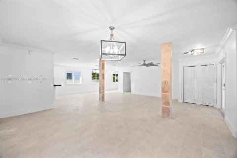 Villa ou maison à louer à Miami, Floride: 4 chambres, 164.34 m2 № 2025835 - photo 8