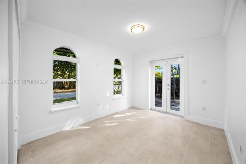 Villa ou maison à louer à Miami, Floride: 4 chambres, 164.34 m2 № 2025835 - photo 16