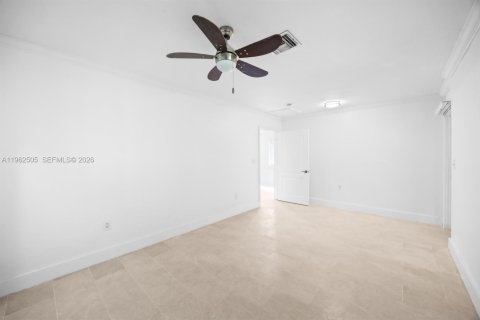 Villa ou maison à louer à Miami, Floride: 4 chambres, 164.34 m2 № 2025835 - photo 19
