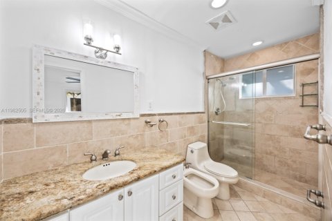 Villa ou maison à louer à Miami, Floride: 4 chambres, 164.34 m2 № 2025835 - photo 21