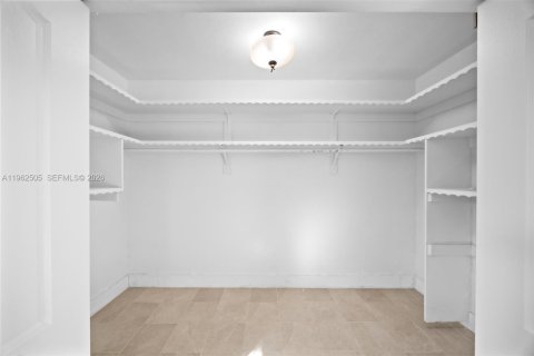 Villa ou maison à louer à Miami, Floride: 4 chambres, 164.34 m2 № 2025835 - photo 15