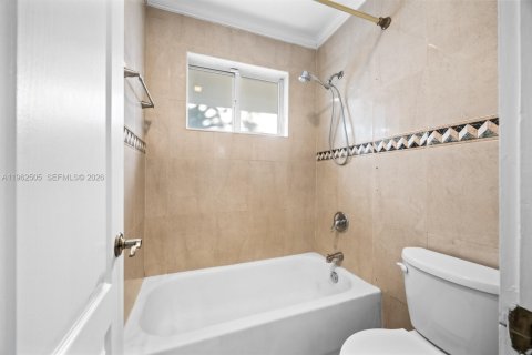 Villa ou maison à louer à Miami, Floride: 4 chambres, 164.34 m2 № 2025835 - photo 22