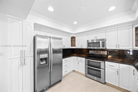 Villa ou maison à louer à Miami, Floride: 4 chambres, 164.34 m2 № 2025835 - photo 12