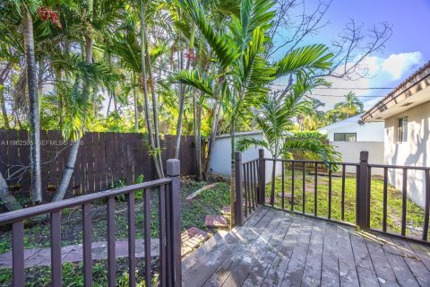 Villa ou maison à louer à Miami, Floride: 4 chambres, 164.34 m2 № 2025835 - photo 25