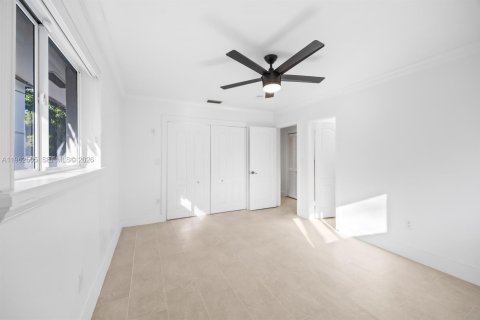 Villa ou maison à louer à Miami, Floride: 4 chambres, 164.34 m2 № 2025835 - photo 10