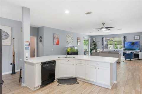 Villa ou maison à vendre à Kissimmee, Floride: 4 chambres, 255.39 m2 № 1903538 - photo 11