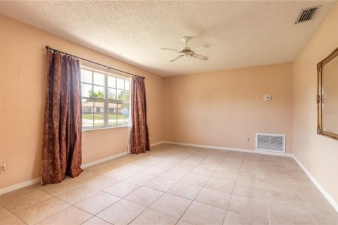 Villa ou maison à vendre à Deltona, Floride: 2 chambres, 116.5 m2 № 2360992 - photo 3