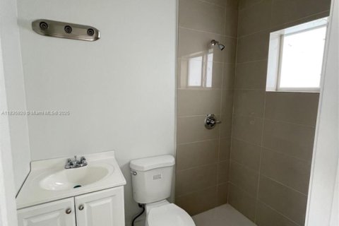 Propiedad comercial en alquiler en Opa-locka, Florida, 23.69 m2 № 1818707 - foto 5