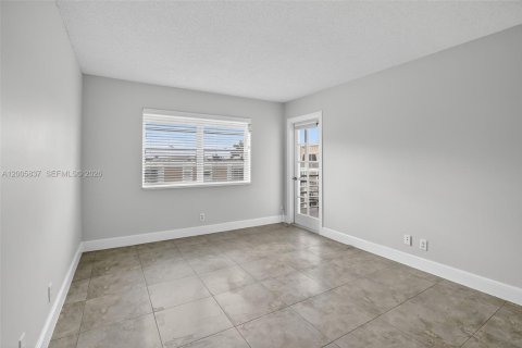Condominio en venta en Oakland Park, Florida, 2 dormitorios, 84.73 m2 № 2069685 - foto 17