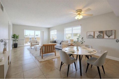Condo à Oakland Park, Floride, 2 chambres  № 2069685