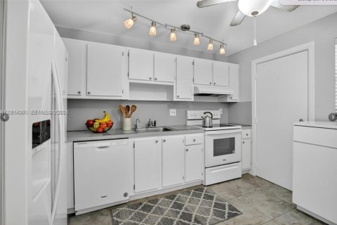 Condominio en venta en Oakland Park, Florida, 2 dormitorios, 84.73 m2 № 2069685 - foto 7
