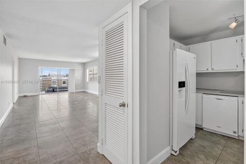 Condominio en venta en Oakland Park, Florida, 2 dormitorios, 84.73 m2 № 2069685 - foto 23