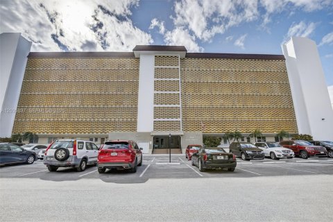 Condominio en venta en Oakland Park, Florida, 2 dormitorios, 84.73 m2 № 2069685 - foto 28