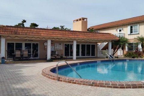 Condo in Oakland Park, Florida, 1 bedroom  № 882388 - photo 1
