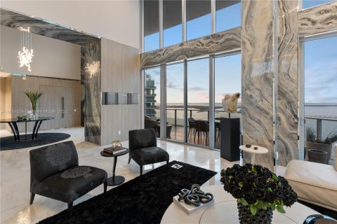 Copropriété à vendre à Miami, Floride: 5 chambres, 641.21 m2 № 1954245 - photo 7