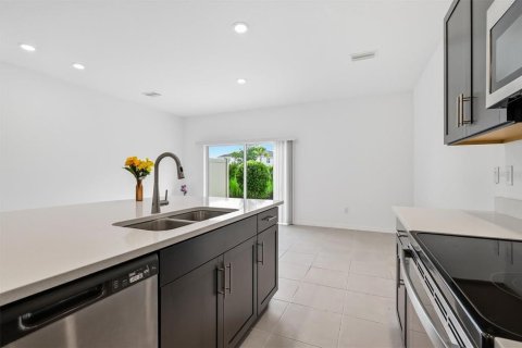 Adosado en venta en Wesley Chapel, Florida, 3 dormitorios, 127.55 m2 № 2114000 - foto 10