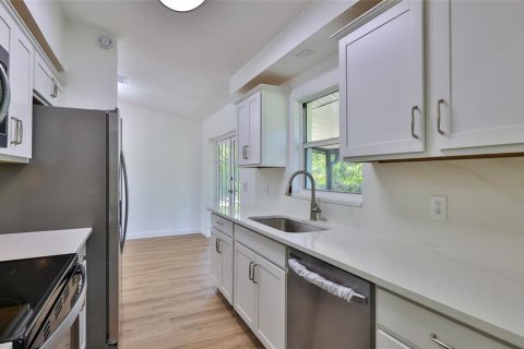 Villa ou maison à vendre à Edgewater, Floride: 3 chambres, 132.85 m2 № 2110594 - photo 13