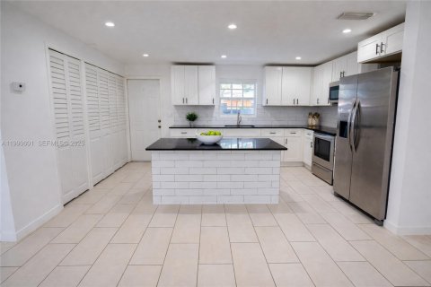 Снять в аренду виллу или дом в Майами, Флорида 2 спальни, 218.32м2, № 2057920 - фото 6