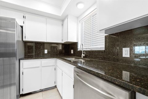 Condo in Seminole, Florida, 2 bedrooms  № 1832093 - photo 19