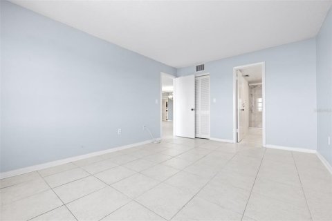 Condo in Seminole, Florida, 2 bedrooms  № 1832093 - photo 26
