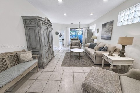 Villa ou maison à vendre à Cooper City, Floride: 3 chambres, 166.95 m2 № 2017727 - photo 3