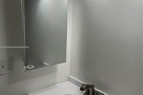 Condominio en venta en Tamarac, Florida, 2 dormitorios, 112.88 m2 № 1982934 - foto 12